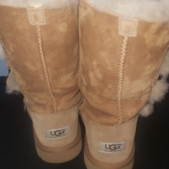 UGG #1962 Women's  Sz 4 Bailey Button Camel Brown Leather Sheepskin Lined Boots - Picture 3 of 6